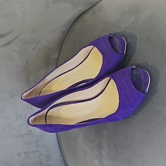 2/$10 Pedro Miralles heels - Picture 1 of 6